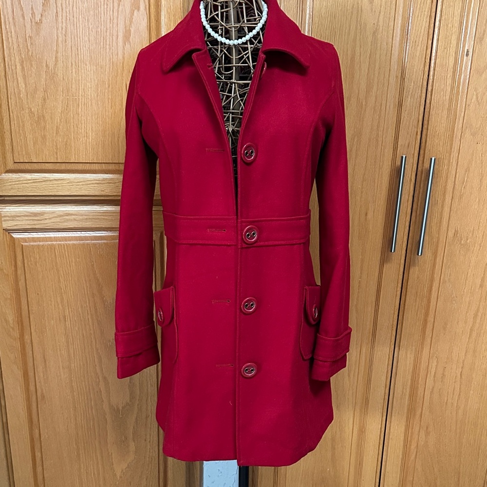 Tulle Vibrant Red Trench Coat. Size Medium. Wool blend.